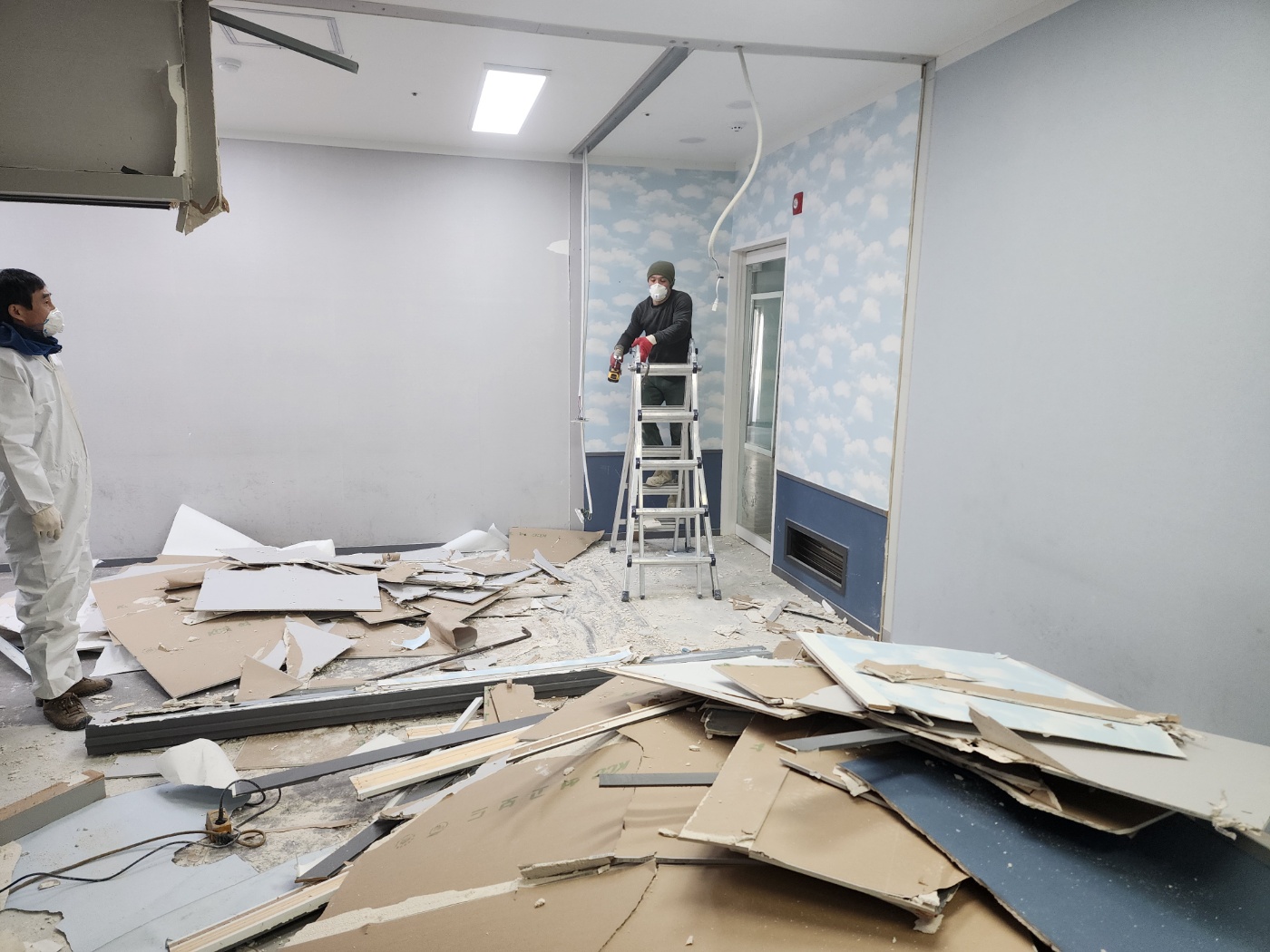 서울 상가 가벽 천장 바닥 인테리어 일체 철거 원상복구 작업 - (주)안전한철거